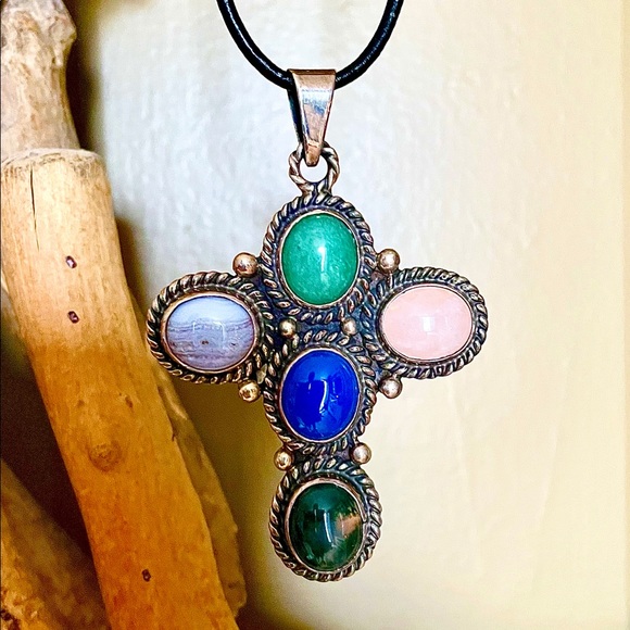 STONE CROSS NECKLACE - Picture 5 of 15